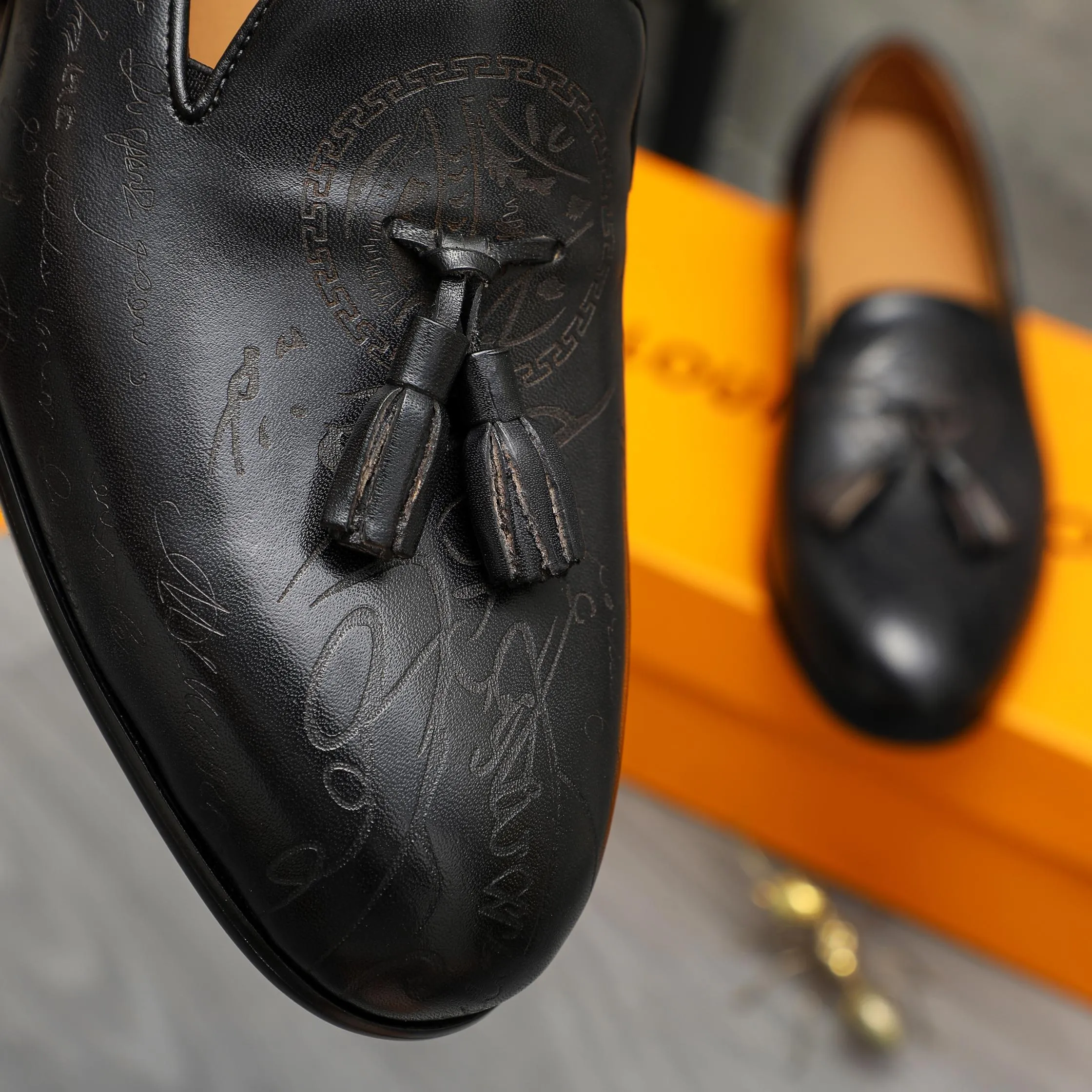 Men's shoes 💰520 Product trademark: LV "Louis Vuitton" business slip-on leather shoes Regular size: 37-46 Product materials: Selected carved cowhide upper, pigskin lining, rubber outsole